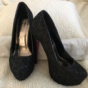 Black Spike Heels Shoes - SIZE: 5.5